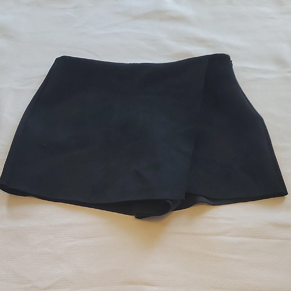 Black Mini Skirt - Picture 2 of 7